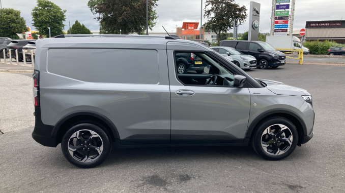 Ford Transit Courier Diesel 1.5 EcoBlue Active Van - Image 9